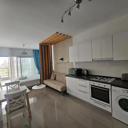 Spacious With Sea And Pool Views