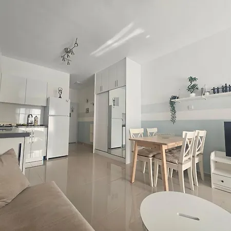 Spacious With Sea And Pool Views Apartmán