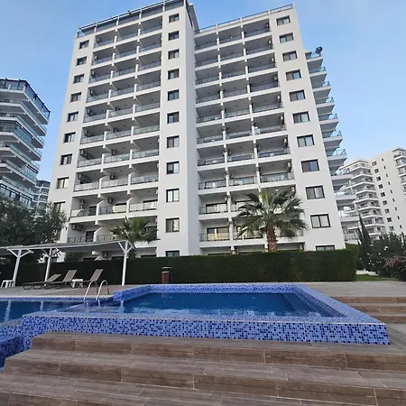 Spacious With Sea And Pool Views Apartment *