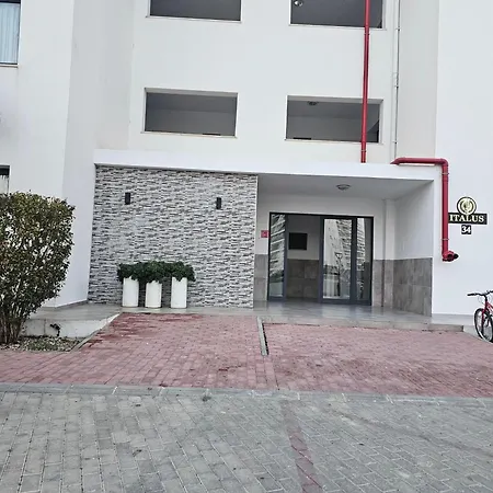 Spacious With Sea And Pool Views Apartment Trikomo