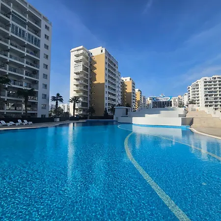 Apartmán Spacious With Sea And Pool Views *